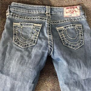 True Religion Women's Light Wash Skinny Jeans with Signature Embroidered Pockets